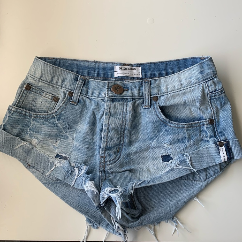 Jean shorts with beautiful details, so comfy